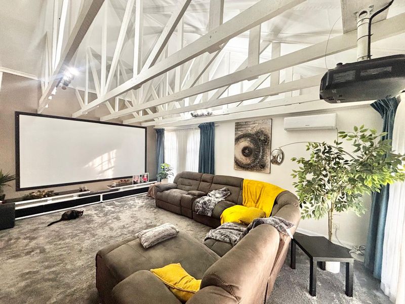 Spacious Family Home with Flats & Business Opportunity – Secunda - Photo 10