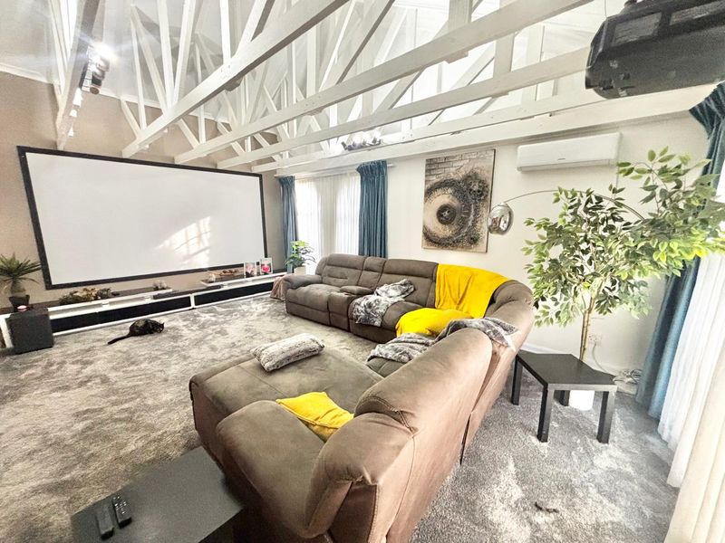 Spacious Family Home with Flats & Business Opportunity – Secunda - Photo 9