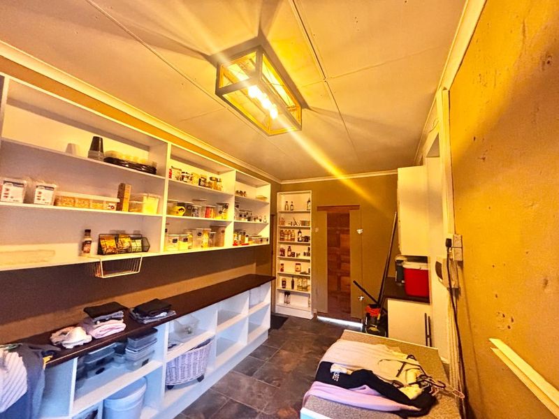 Spacious Family Home with Flats & Business Opportunity – Secunda - Photo 6