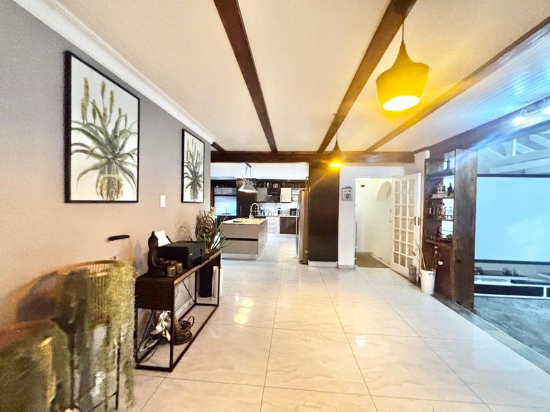 Spacious Family Home with Flats & Business Opportunity – Secunda - Photo 8