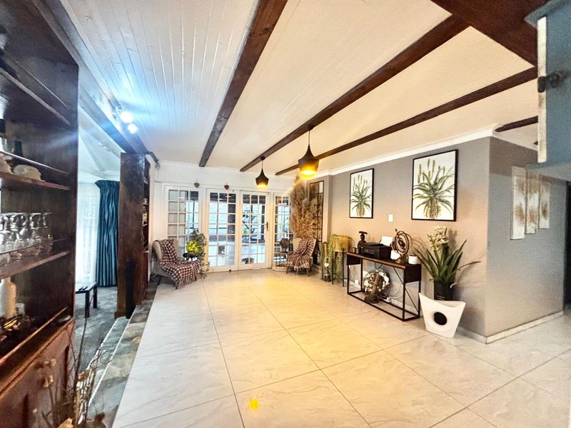 Spacious Family Home with Flats & Business Opportunity – Secunda - Photo 7