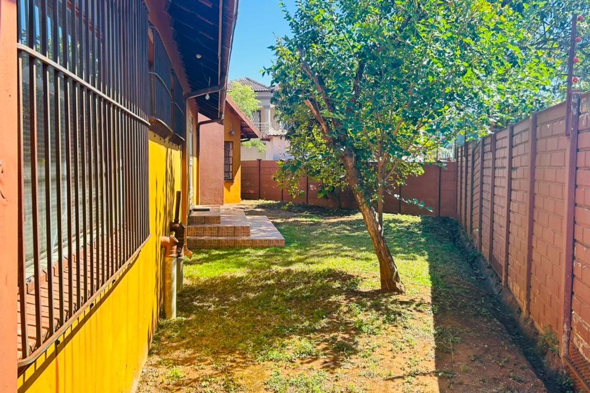 Beautiful 5-Bedroom House for sale Eltivillas, Louis Trichardt - Photo 3