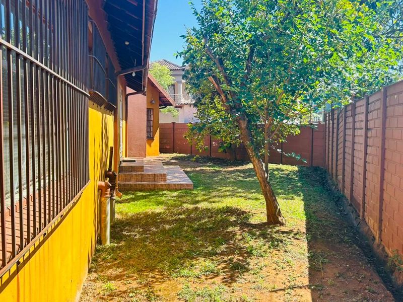 Beautiful 5-Bedroom House for sale Eltivillas, Louis Trichardt - Photo 3