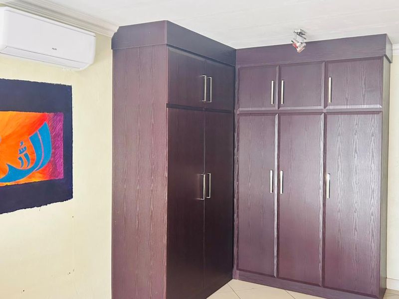 Beautiful 5-Bedroom House for sale Eltivillas, Louis Trichardt - Photo 8