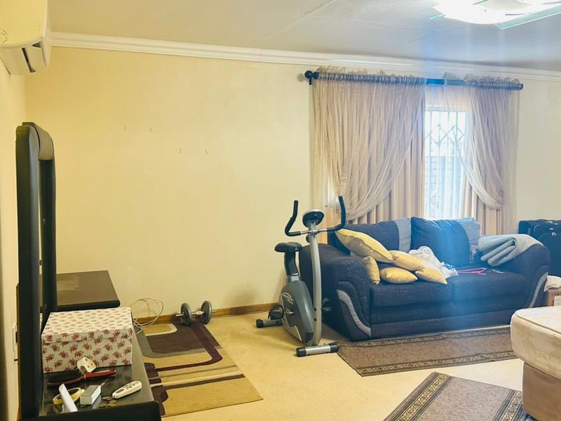 Beautiful 5-Bedroom House for sale Eltivillas, Louis Trichardt - Photo 9