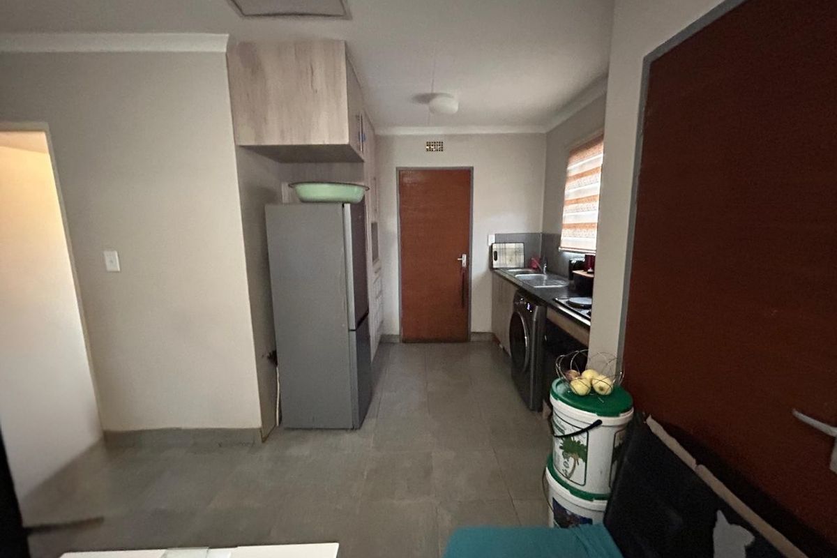 Warm & Spacious 2-Bedroom Family Home with Fibre in Secure Clayville, Midrand - Photo 3