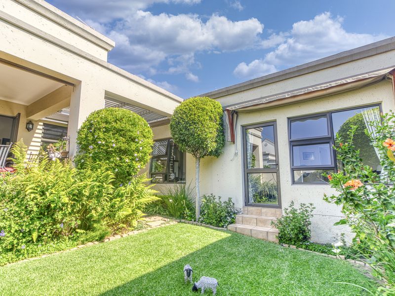 Secure and tranquil Living in Cedar Lakes Lifestyle Estate - Photo 3