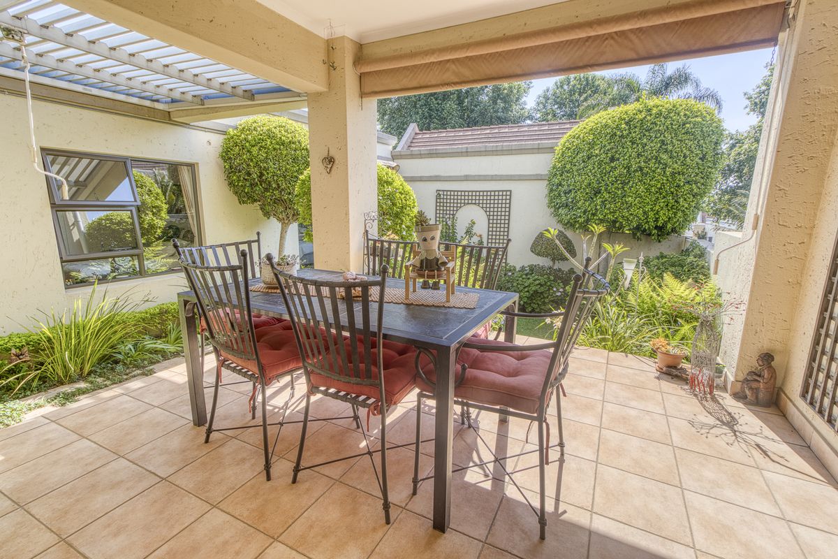 Secure and tranquil Living in Cedar Lakes Lifestyle Estate - Photo 5