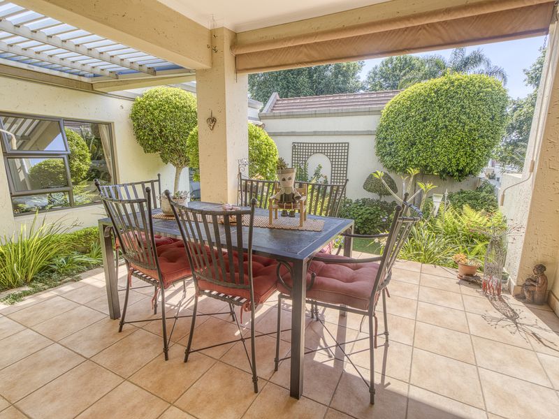 Secure and tranquil Living in Cedar Lakes Lifestyle Estate - Photo 5