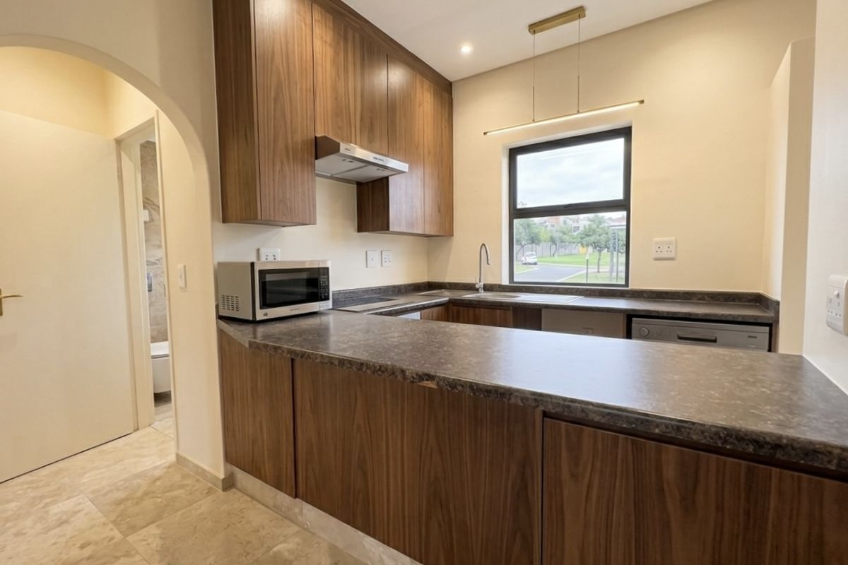 One Bedroom Apartment in Prime Lonehill Location, Excellent Investment Opportunity - Photo 4