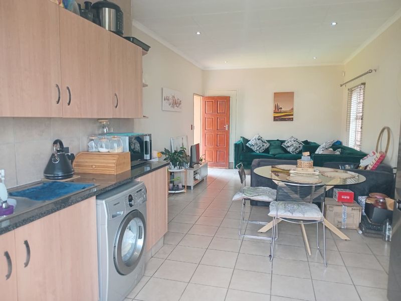 INVITING Interested buyers from R1 150 00 to R1 400 000, to come view and NEGOTIATE!! - Photo 2