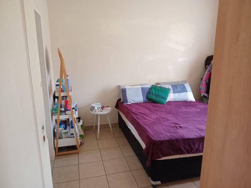 INVITING Interested buyers from R1 180 00 to R1 280 000, to come view and NEGOTIATE!! - Photo 9