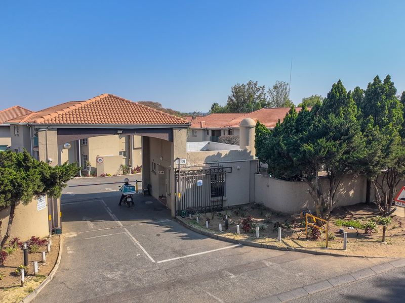 1 Bed 1 Bath Ground Floor Apartment - Photo 2