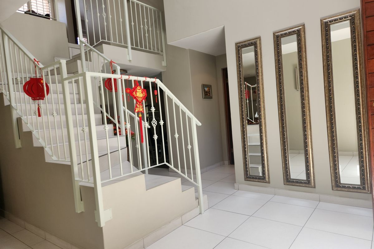 Secure, Estate Living! - Photo 2