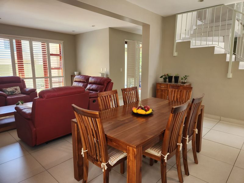 Secure, Estate Living! - Photo 4