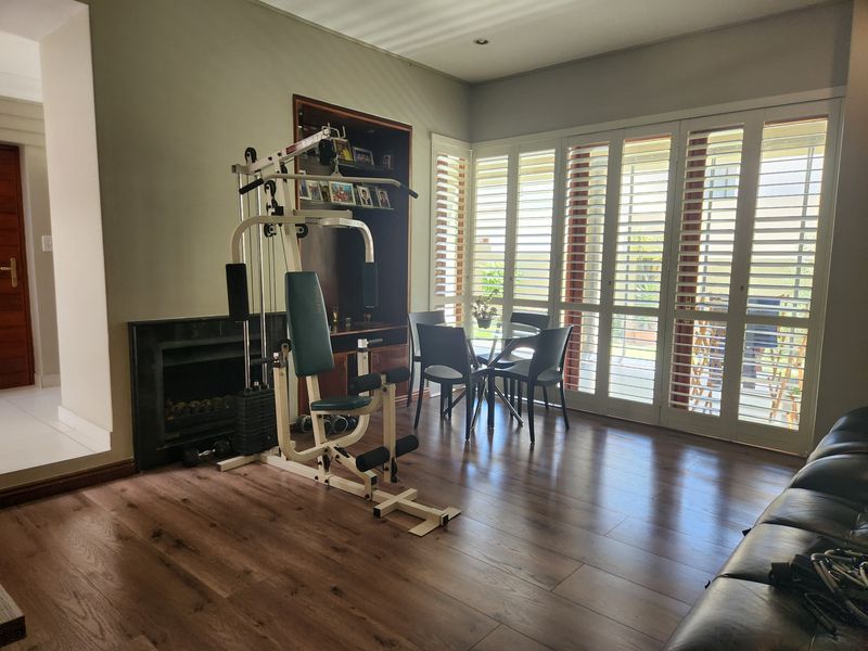 Secure, Estate Living! - Photo 6