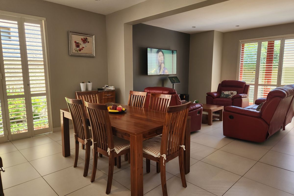 Secure, Estate Living! - Photo 3