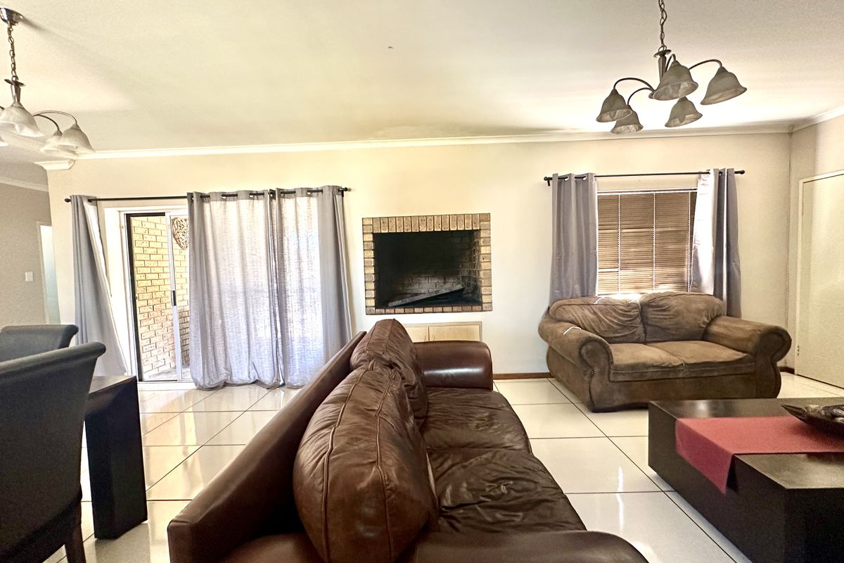 Corner-Plot Family Home - Photo 4