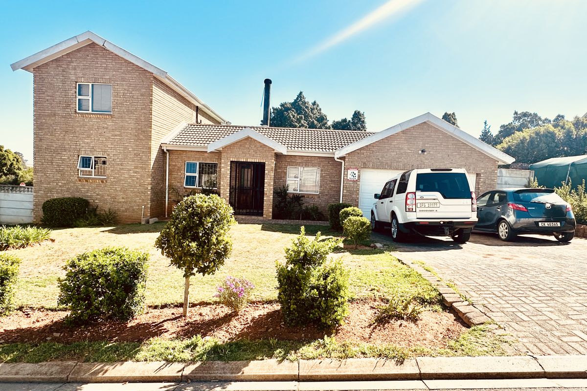 Corner-Plot Family Home - Photo 2
