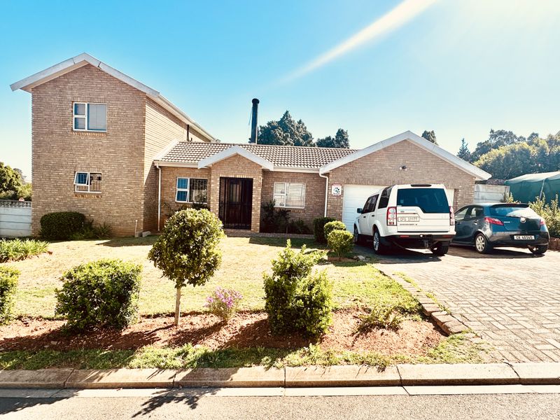 Corner-Plot Family Home - Photo 2