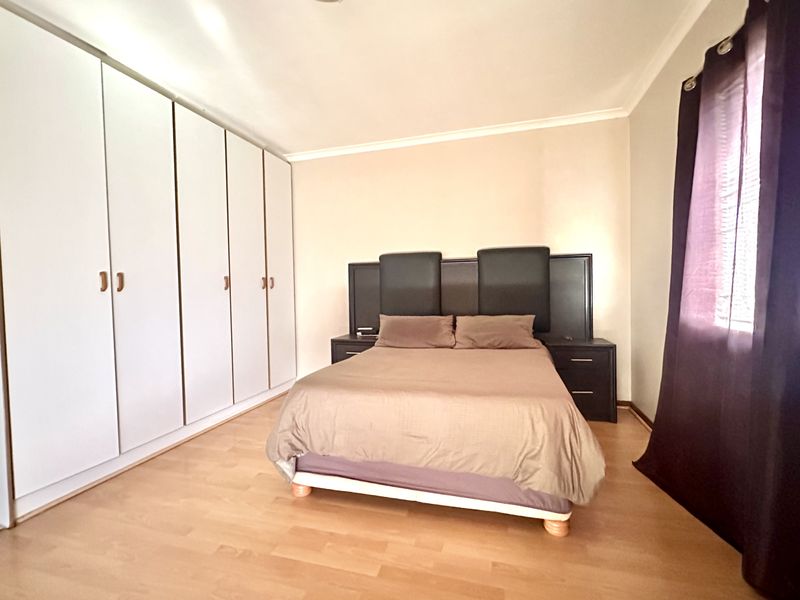 Corner-Plot Family Home - Photo 10