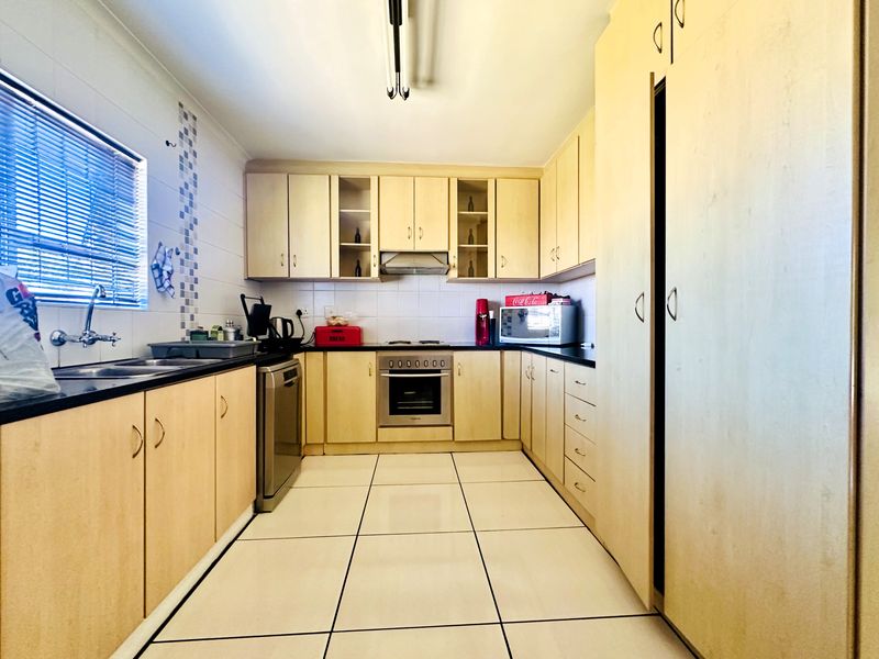 Corner-Plot Family Home - Photo 9