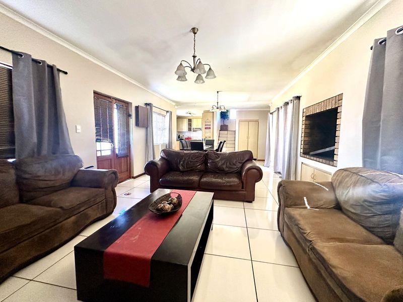 Corner-Plot Family Home - Photo 3