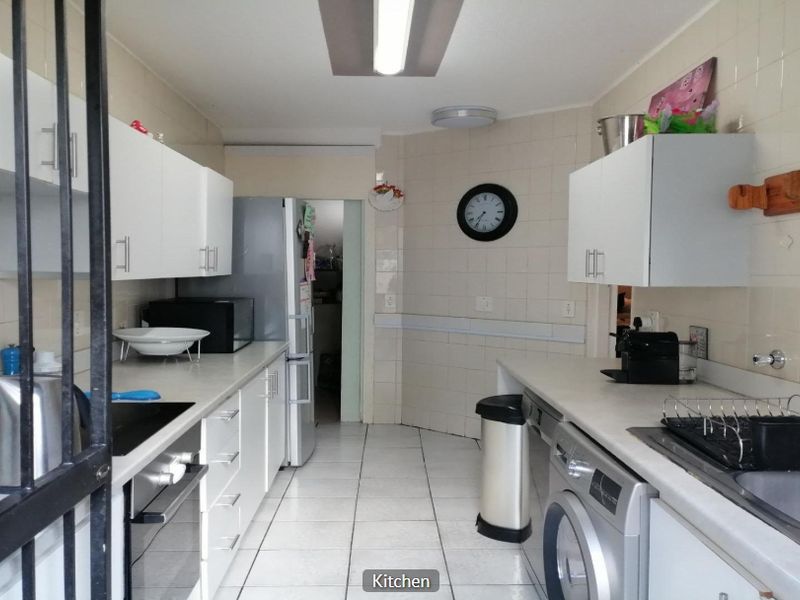Spacious 3-Bedroom Family Home with Study, Staff Room & Pool in Prime Bryanston - Photo 4