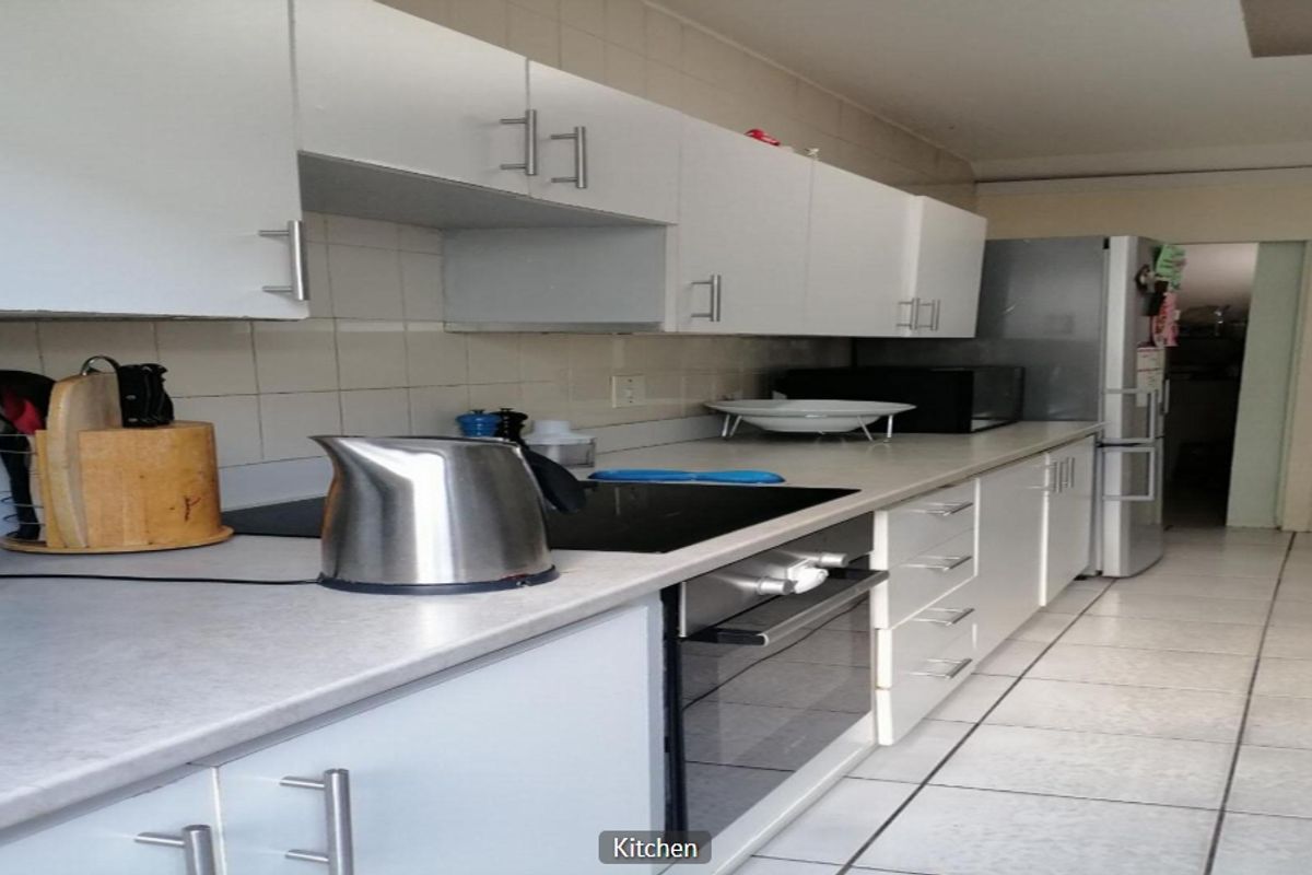 Spacious 3-Bedroom Family Home with Study, Staff Room & Pool in Prime Bryanston - Photo 3