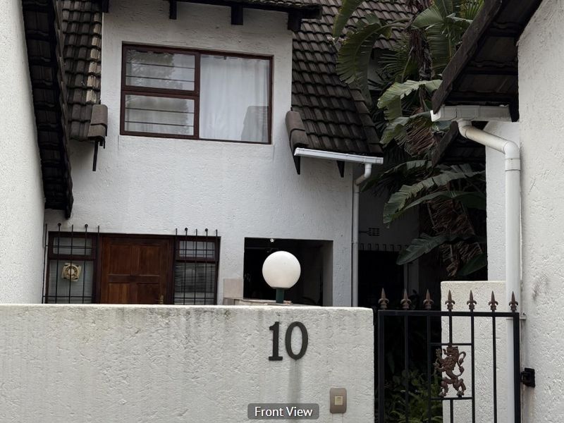 Spacious 3-Bedroom Family Home with Study, Staff Room & Pool in Prime Bryanston - Photo 2