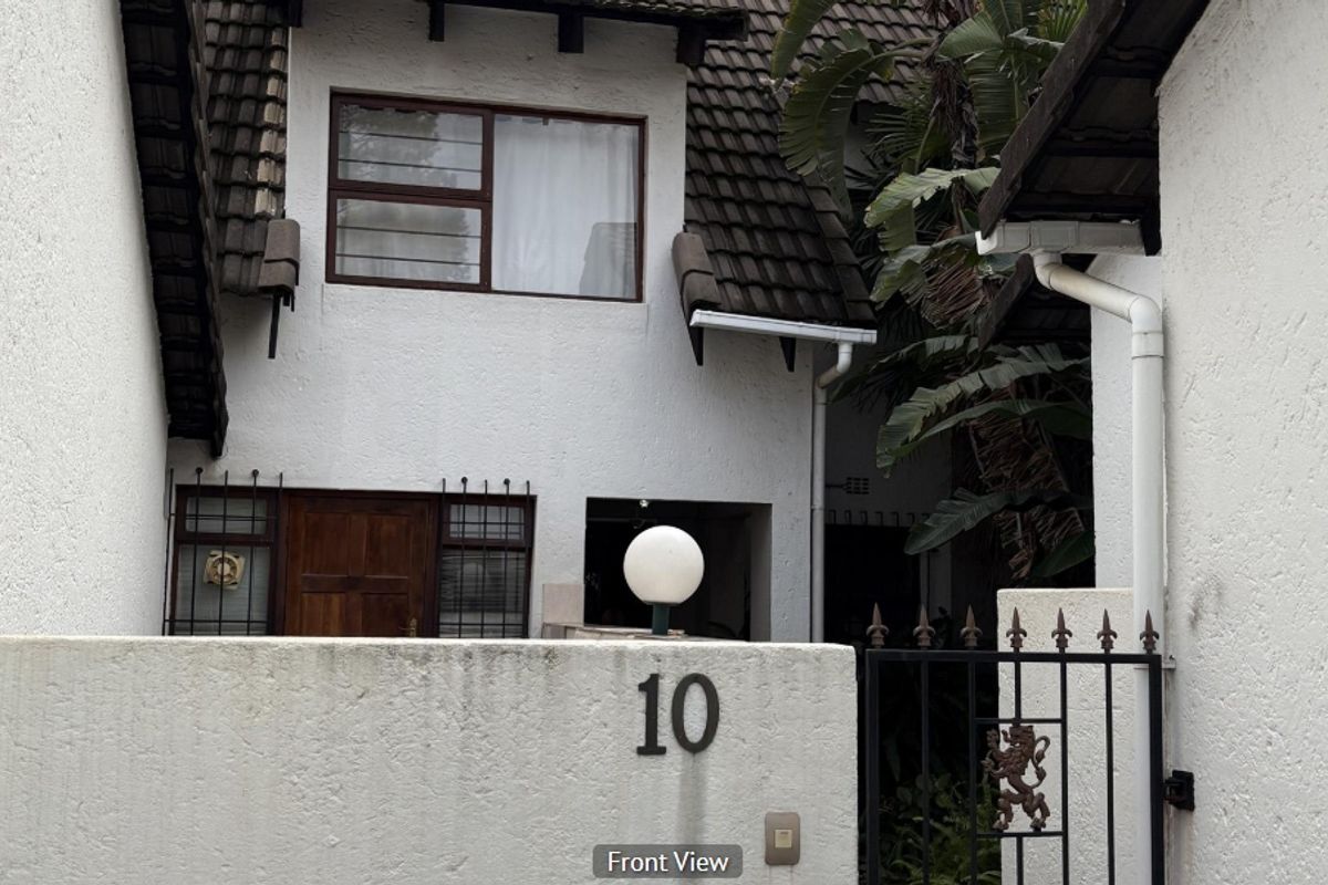 Spacious 3-Bedroom Family Home with Study, Staff Room & Pool in Prime Bryanston - Photo 2