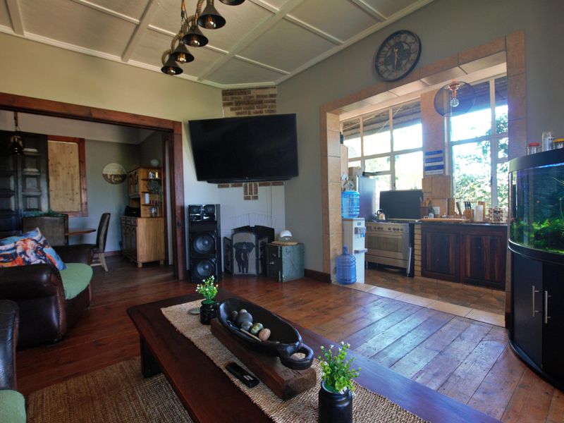 Exceptional Investment Opportunity – Modern 3-Bedroom Home with 3 Flats - Photo 3