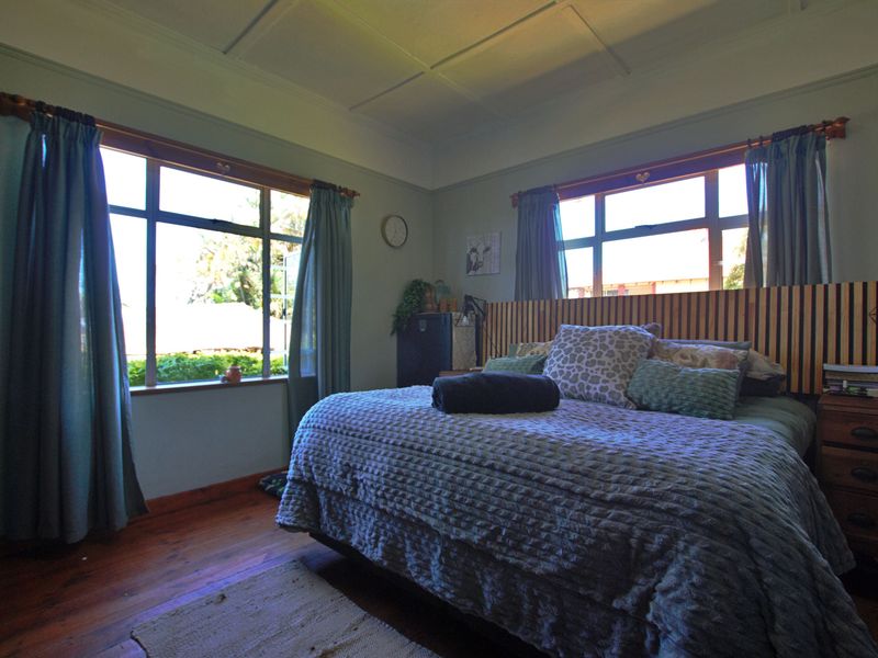 Exceptional Investment Opportunity – Modern 3-Bedroom Home with 3 Flats - Photo 8