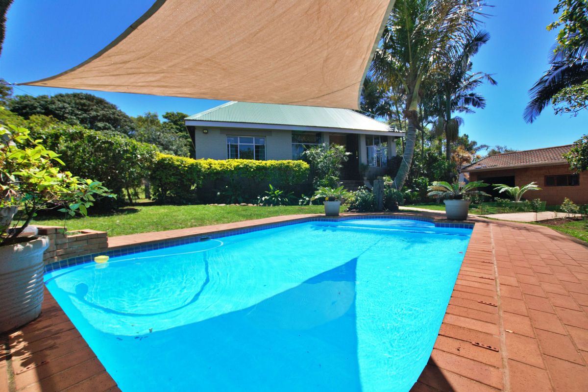 Exceptional Investment Opportunity – Modern 3-Bedroom Home with 3 Flats - Photo 2