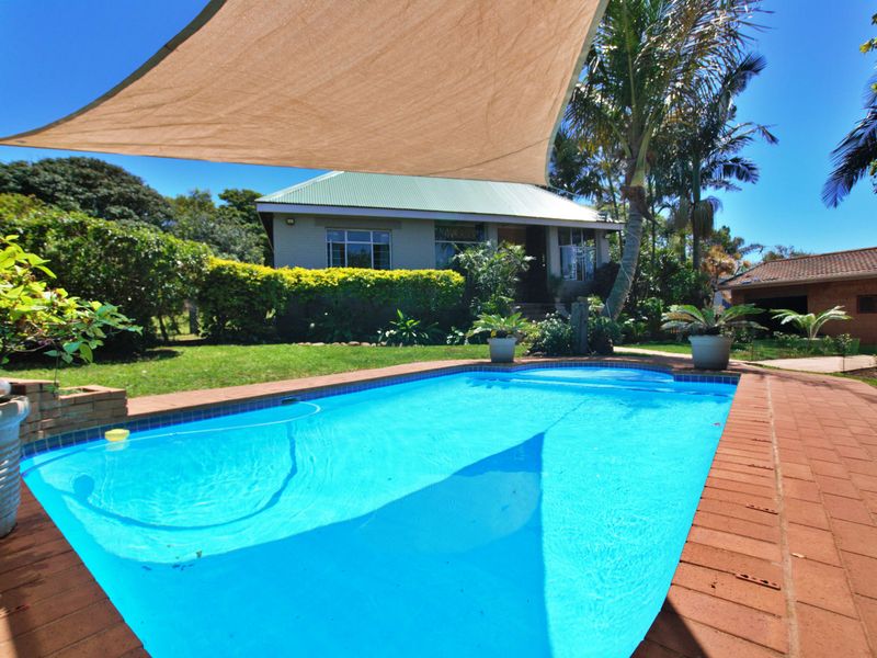 Exceptional Investment Opportunity – Modern 3-Bedroom Home with 3 Flats - Photo 2