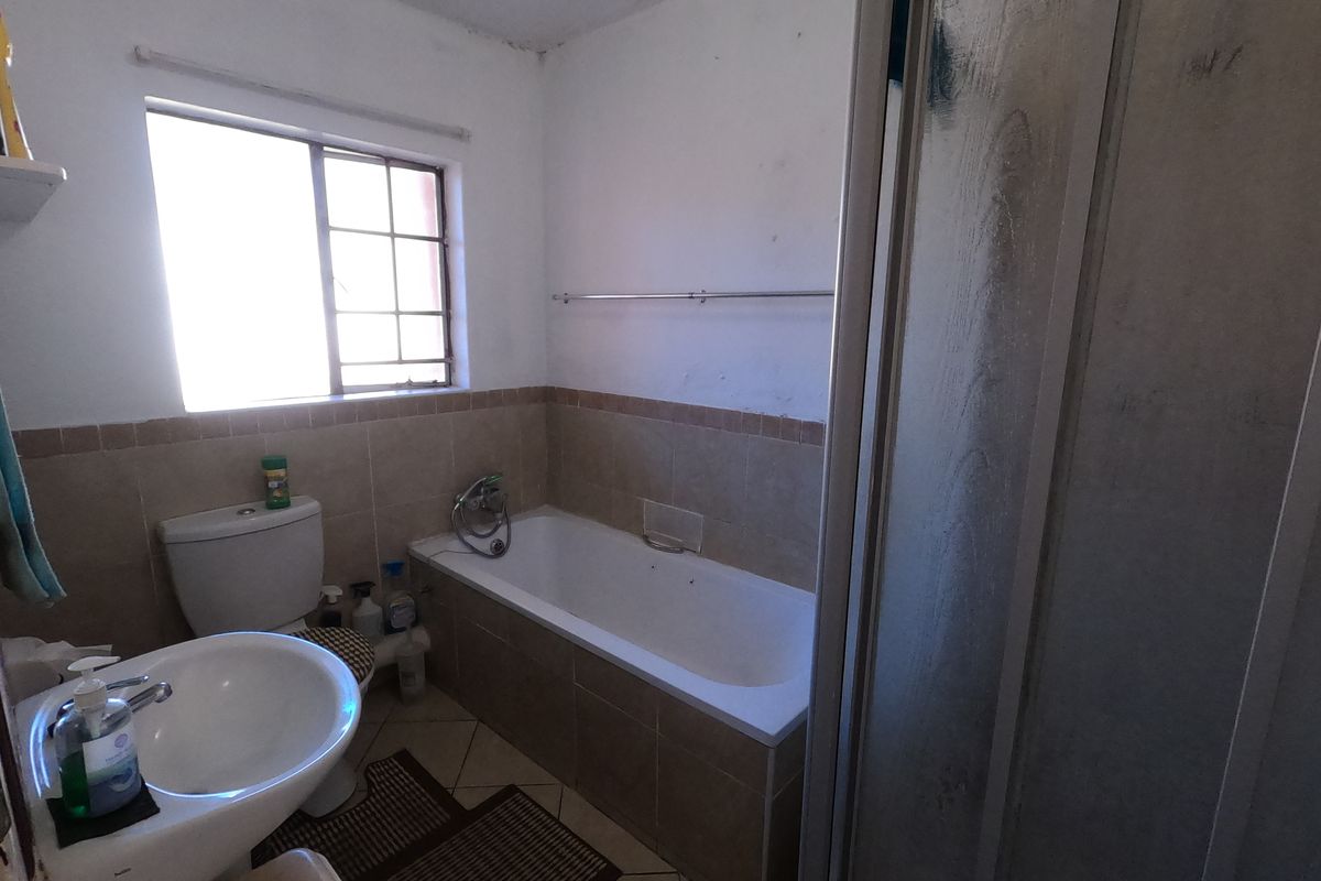 2 bed and 1 bath Ground Floor unit - Photo 3