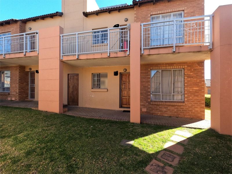 2 bed and 1 bath Ground Floor unit - Photo 1