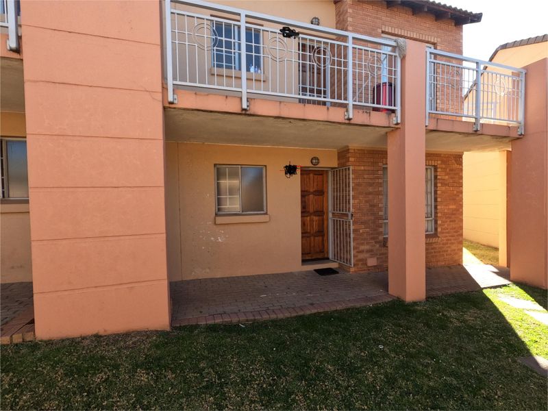 2 bed and 1 bath Ground Floor unit - Photo 2