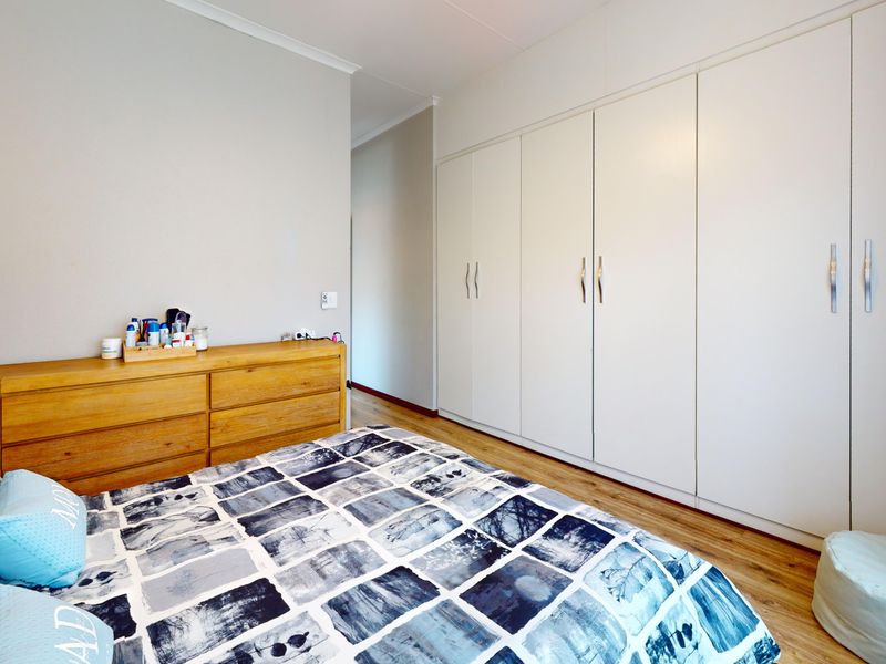 Sophisticated Open-Plan Living with Timeless Appeal - Photo 10