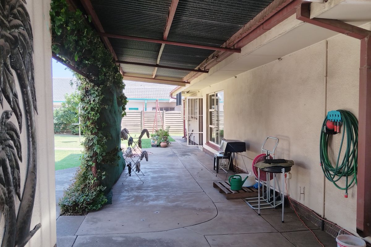 Charming Family Home in the Heart of Vanderbijlpark SE 7 - Photo 4