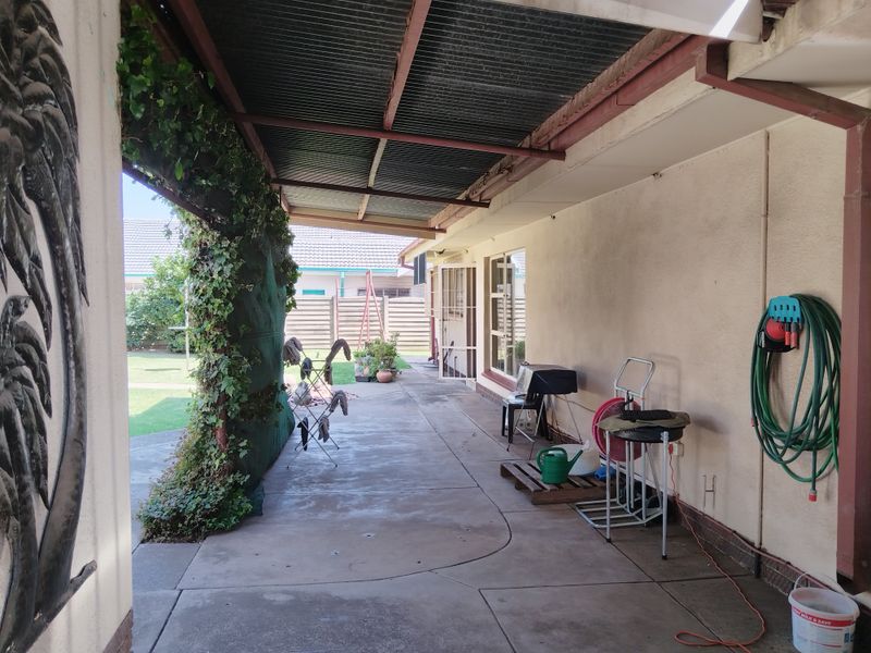 Charming Family Home in the Heart of Vanderbijlpark SE 7 - Photo 4