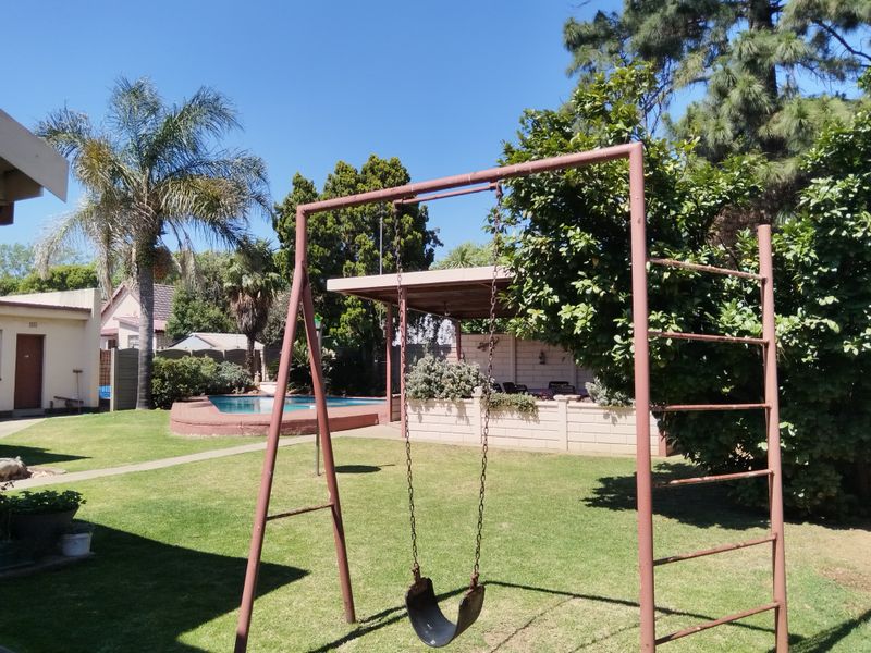 Charming Family Home in the Heart of Vanderbijlpark SE 7 - Photo 6