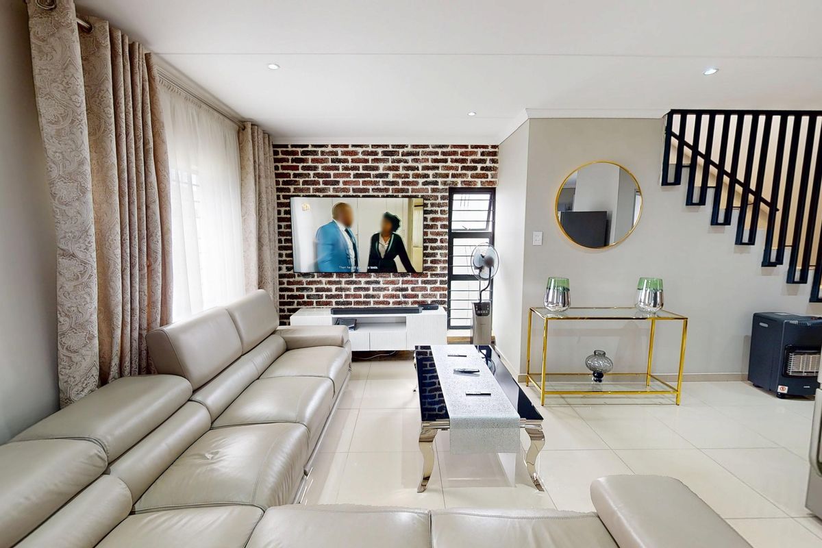 4 Bedroom House in Capital View Security Estate - Photo 2