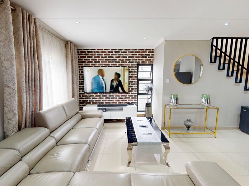 4 Bedroom House in Capital View Security Estate - Photo 2