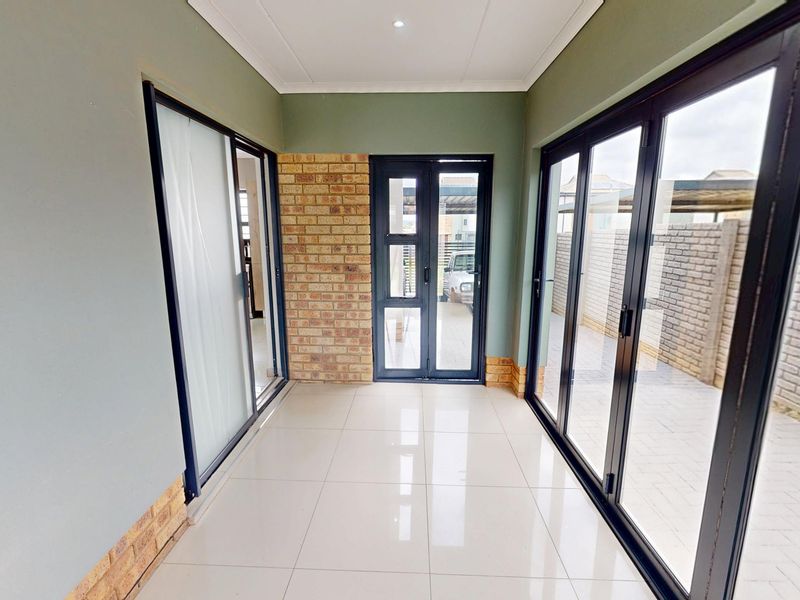 4 Bedroom House in Capital View Security Estate - Photo 9