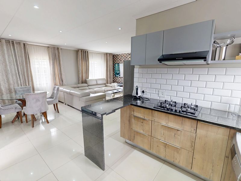 4 Bedroom House in Capital View Security Estate - Photo 7