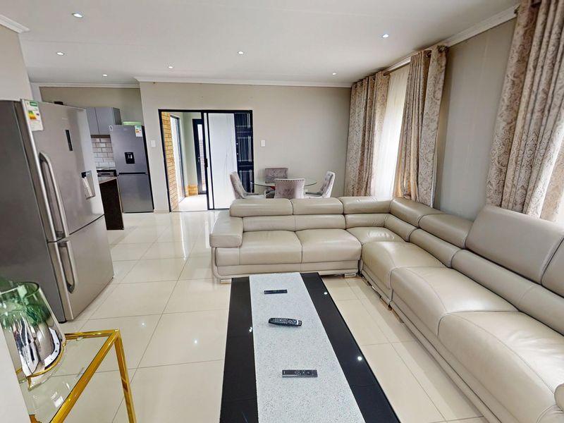 4 Bedroom House in Capital View Security Estate - Photo 5