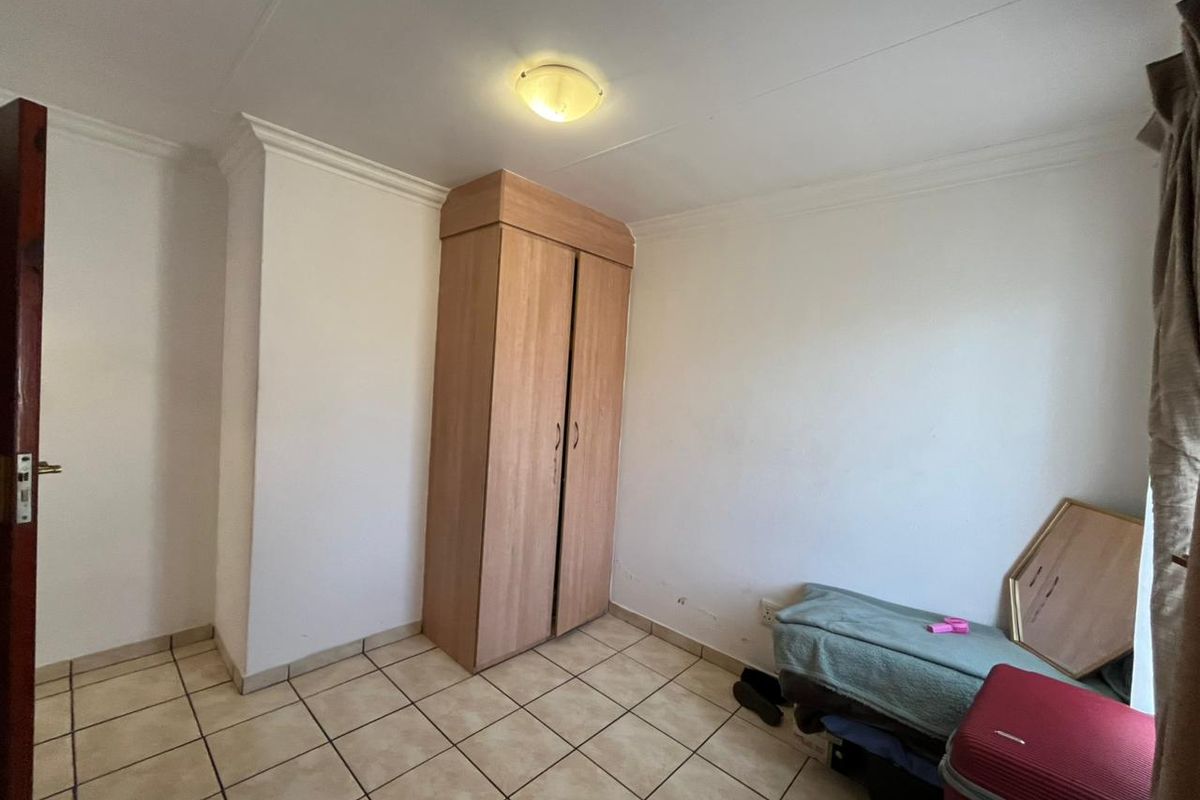 Cozy Comfort in a Secure Gated Community – Your Perfect Starter Home! - Photo 4