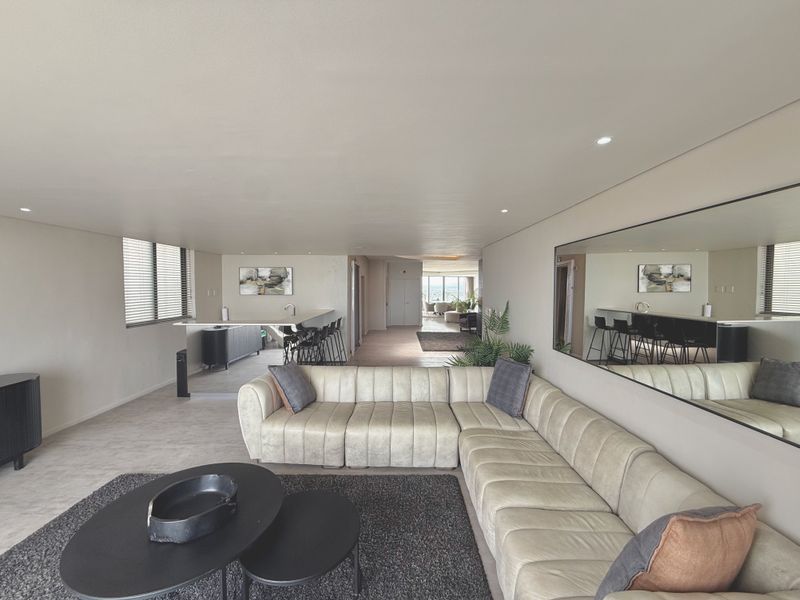 Luxury 4-Bedroom Penthouse for Sale in Aquarius Blouberg Beachfront - Photo 10