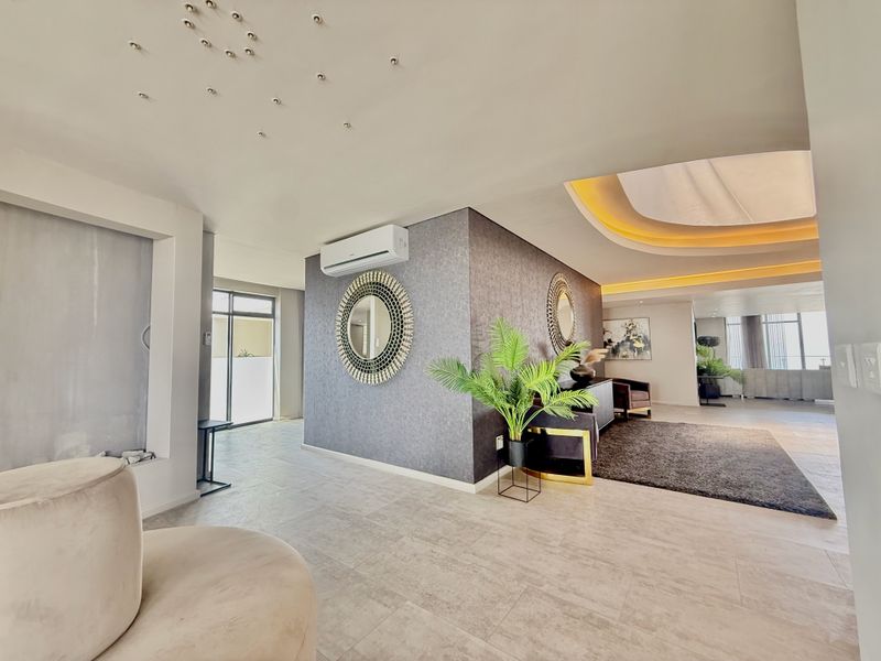 Luxury 4-Bedroom Penthouse for Sale in Aquarius Blouberg Beachfront - Photo 9